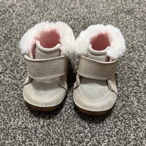 Stride Rite Soft Motion Mateo Boots in Champagne Size 3.5